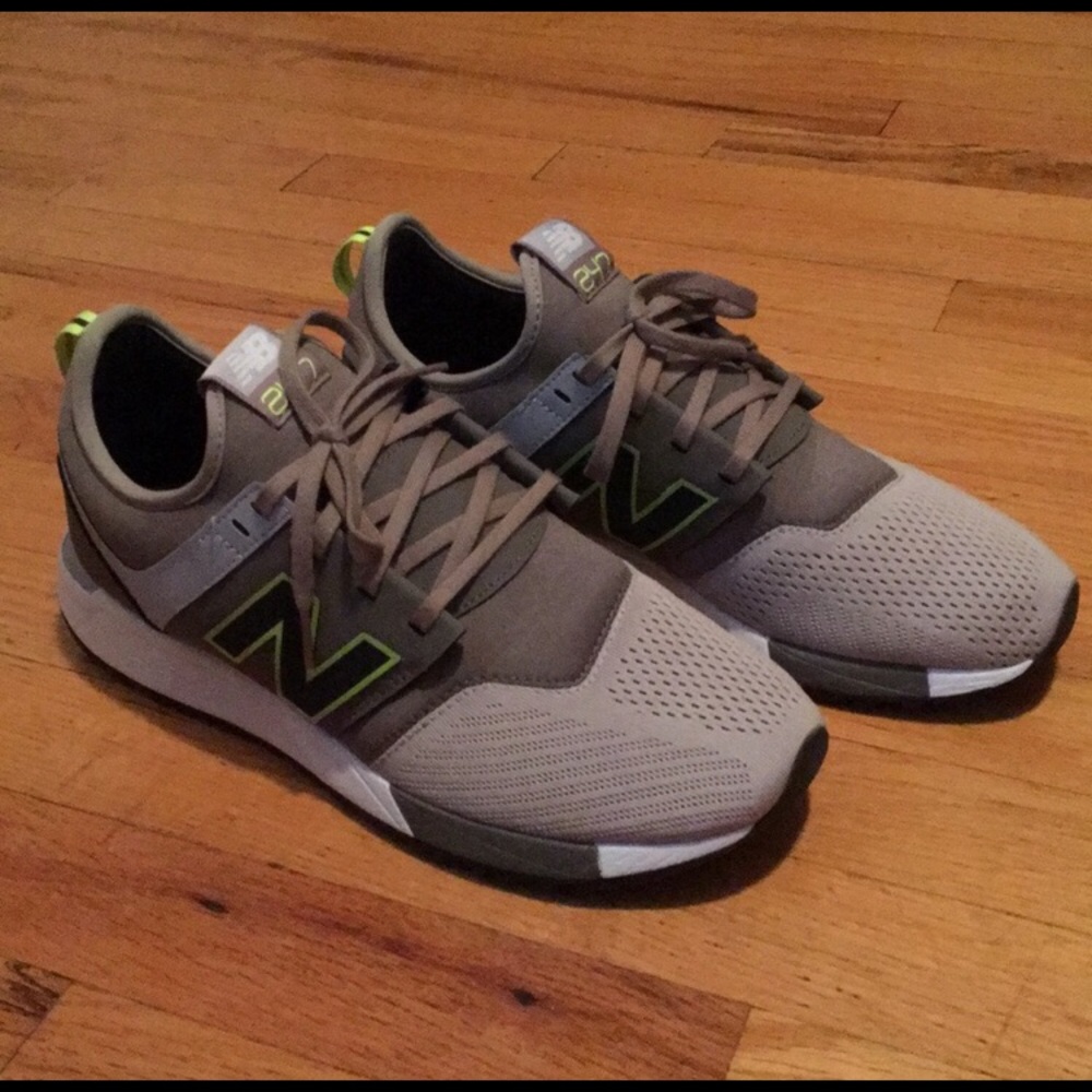 New Balance 247 Sneakers